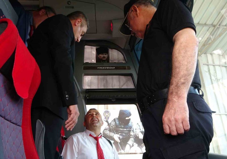 Vali Yolcuları Tebrik Etti, Ceza Yiyen Otobüsün Sürücüsünü Uyardı