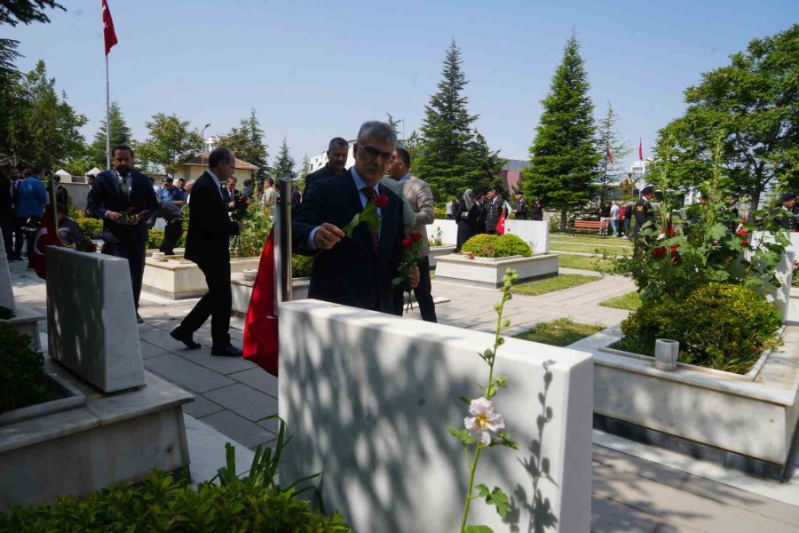 Niğde’de Kurban Arifesinde Şehitlik Ziyaret Edildi