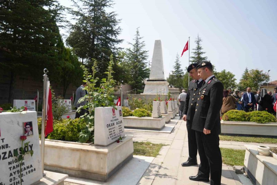 Niğde’de Kurban Arifesinde Şehitlik Ziyaret Edildi