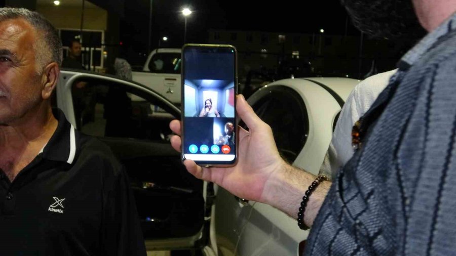 İnfaz Düzenlemesi Yürürlüğe Girdi, Cezaevi Önünde Halay Çekip Yakınlarını Beklediler