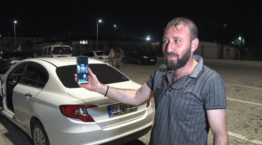 İnfaz Düzenlemesi Yürürlüğe Girdi, Cezaevi Önünde Halay Çekip Yakınlarını Beklediler