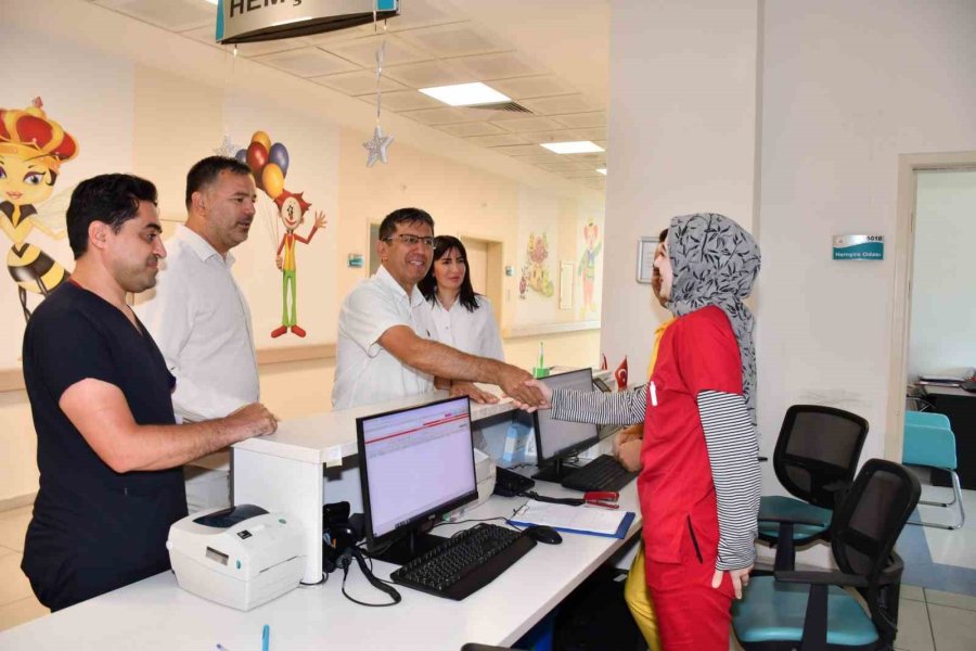 Alanya’da Bayramın İlk Gününde Görev Başındaki Sağlık Çalışanları Unutulmadı