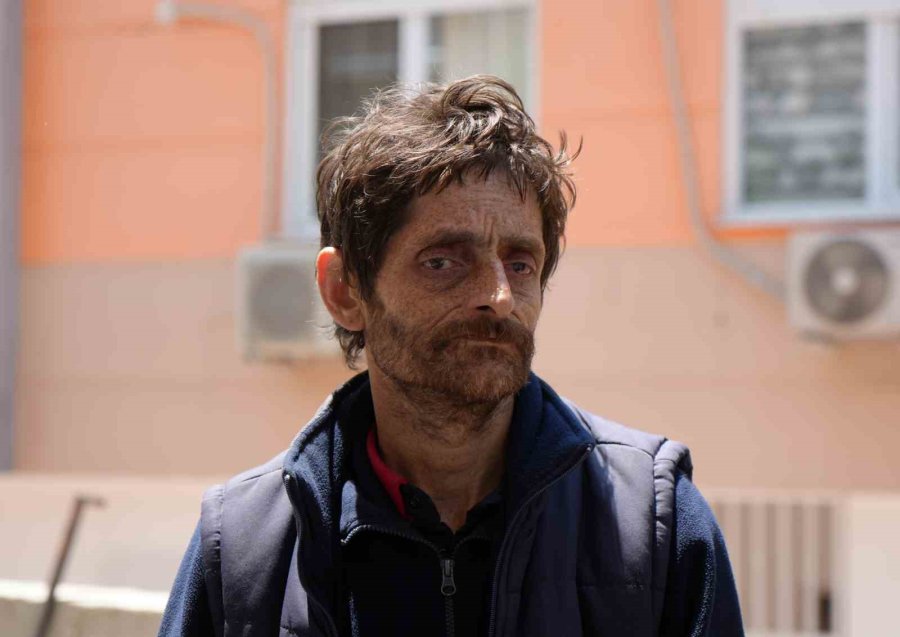 Evinin Önündeki Tekstil Ürünleri Tezgahı Küle Döndü