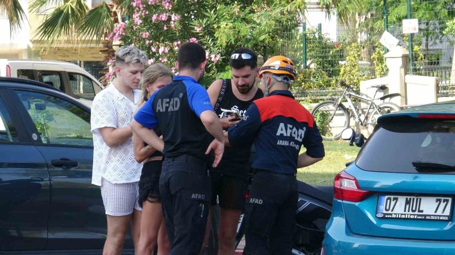 Falezlerden Deniz Kenarına İnip Mahsur Kalan 3 Turist Kurtarıldı