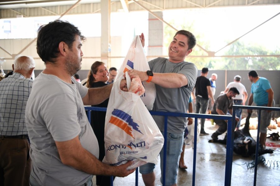 Konyaaltı’nda Ücretsiz Kurban Kesim Hizmeti Sunuldu