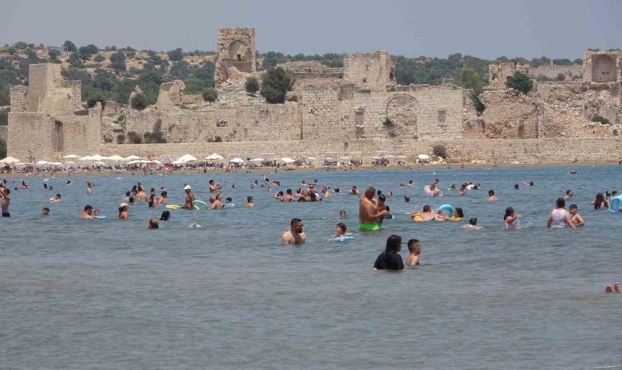 Bayram Tatiliyle Kızkalesi’nde Deniz Keyfi