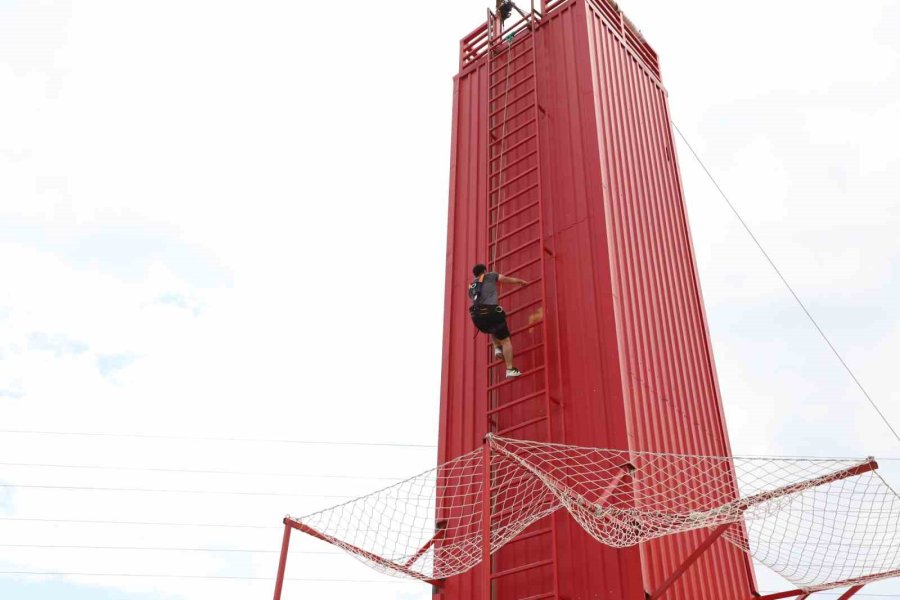 Mersin’de İtfaiye Eri Adayları Parkur Sınavına Hazırlanıyor