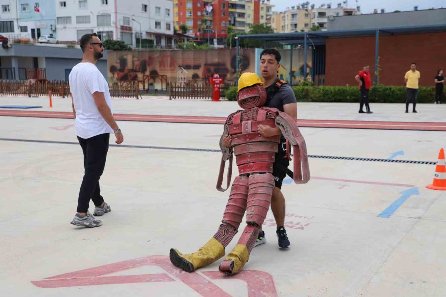 Mersin’de İtfaiye Eri Adayları Parkur Sınavına Hazırlanıyor