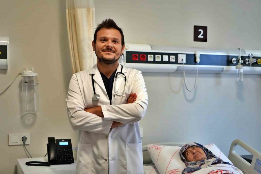 Dayanılmaz Ağrıları Dindiriyorlar Hastalar Taburcu Olmak İstemiyor