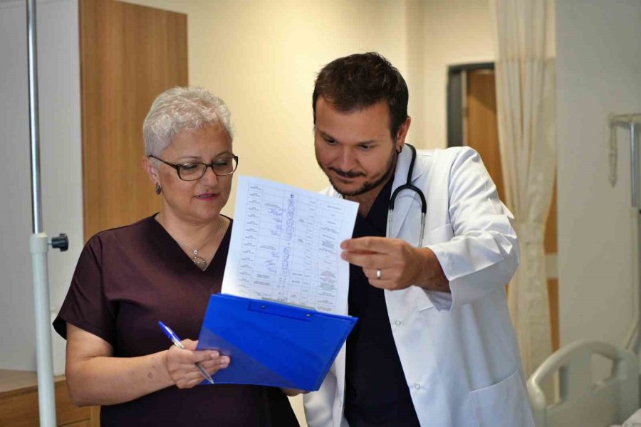 Dayanılmaz Ağrıları Dindiriyorlar Hastalar Taburcu Olmak İstemiyor