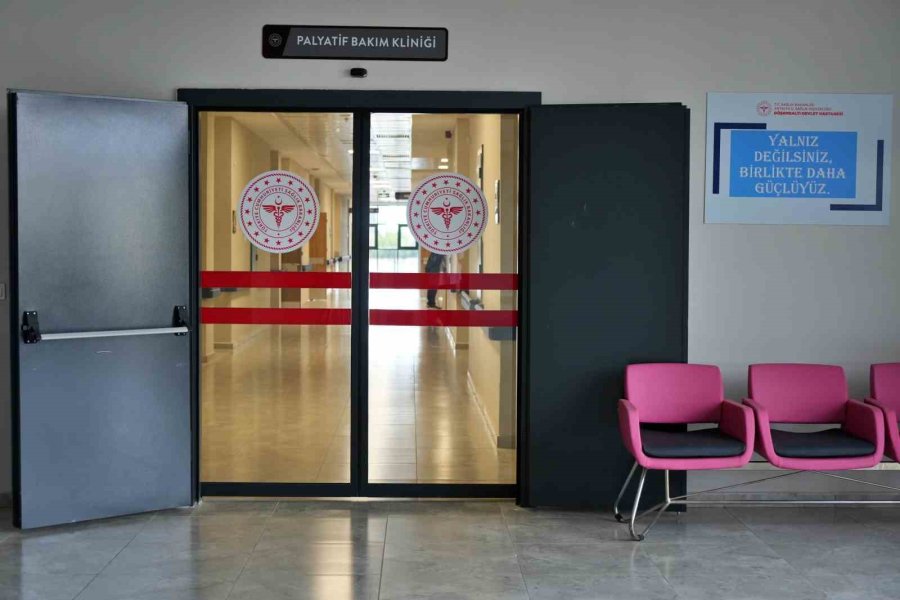 Dayanılmaz Ağrıları Dindiriyorlar Hastalar Taburcu Olmak İstemiyor