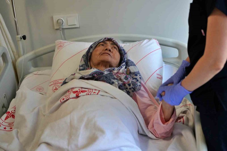 Dayanılmaz Ağrıları Dindiriyorlar Hastalar Taburcu Olmak İstemiyor