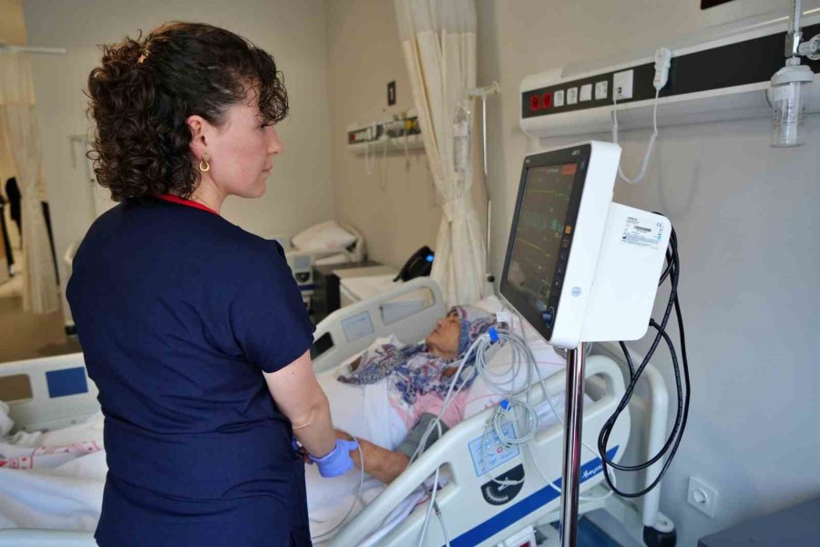 Dayanılmaz Ağrıları Dindiriyorlar Hastalar Taburcu Olmak İstemiyor