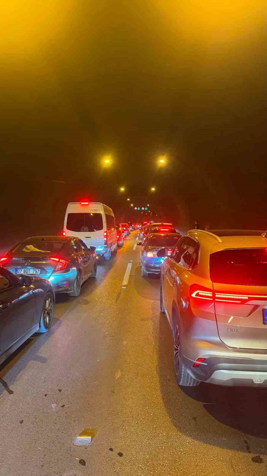 Antalya’da Kemer Yolunda Feci Kaza: 2 Ölü, 4 Yaralı