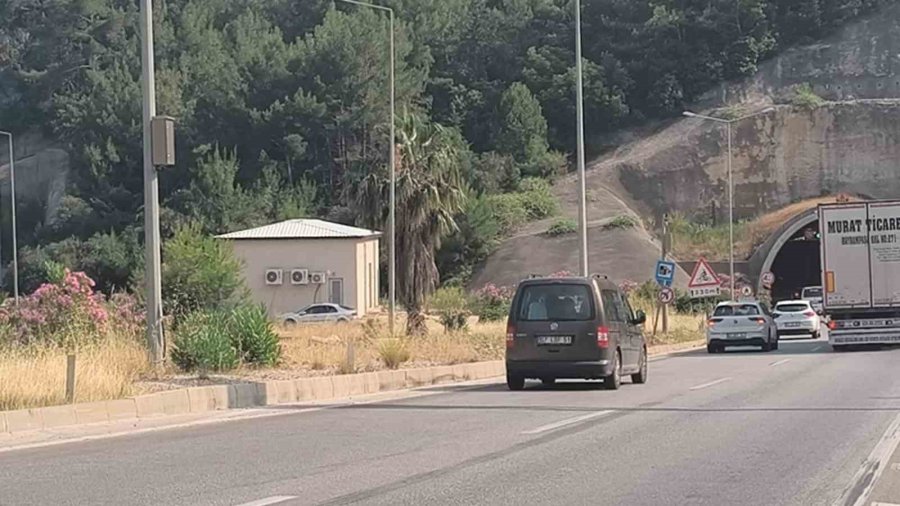 (düzeltme) Antalya’da Kemer Yolunda Feci Kaza: 2 Ölü, 4 Yaralı