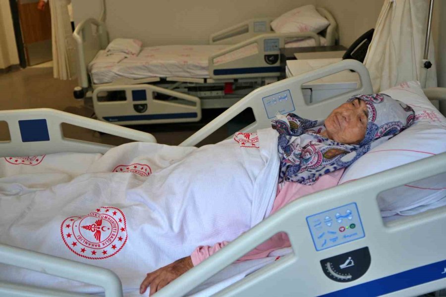 Dayanılmaz Ağrıları Dindiriyorlar Hastalar Taburcu Olmak İstemiyor