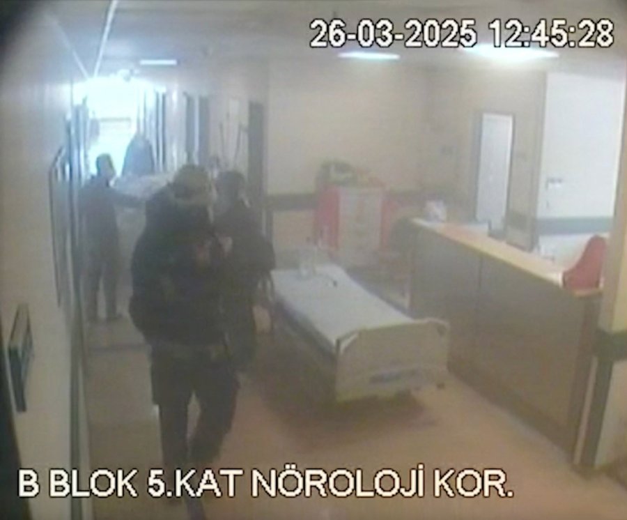 Alevler Arasında Zamanla Yarışan Kahramanlar Kameraya Yansıdı