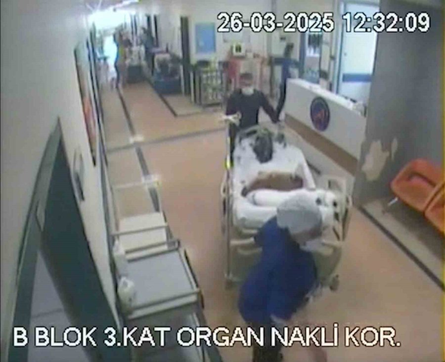 Alevler Arasında Zamanla Yarışan Kahramanlar Kameraya Yansıdı