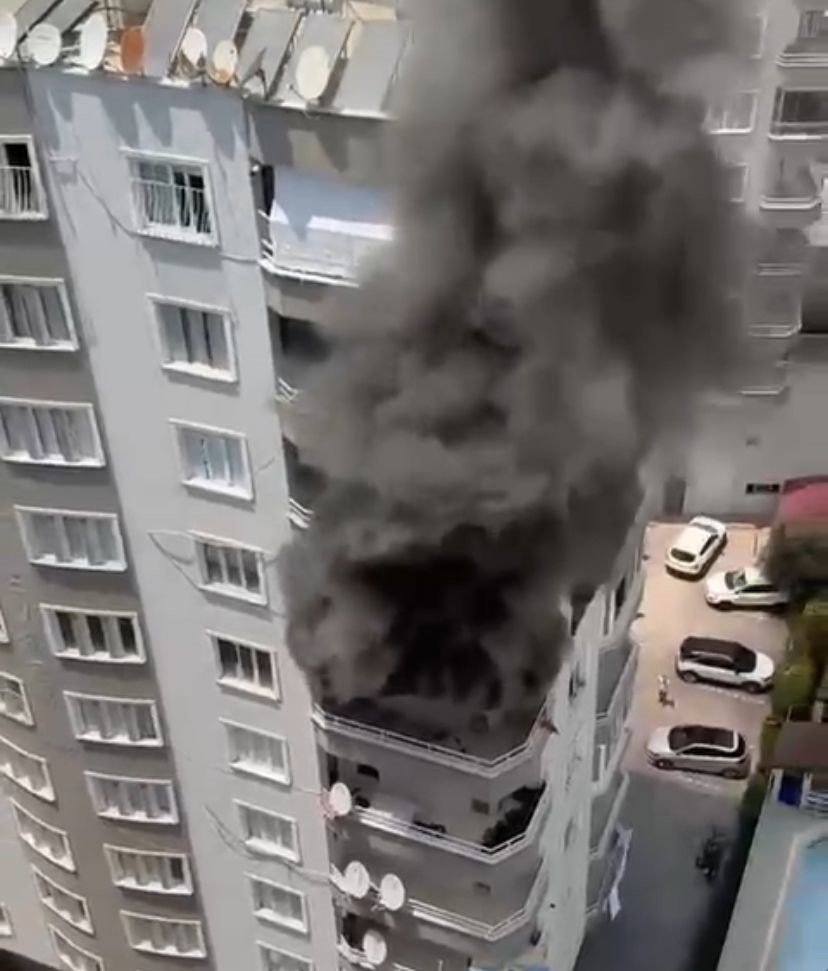 Mersin’de Çıkan Yangınları İtfaiye Ekipleri Söndürdü