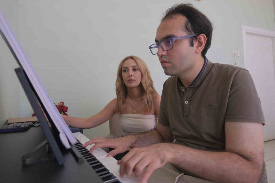 Otizmli Genç Piyanistin Hayali Dünyaca Ünlü Piyanist Olmak