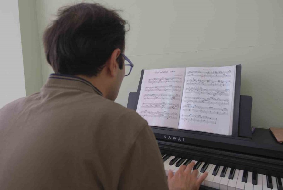 Otizmli Genç Piyanistin Hayali Dünyaca Ünlü Piyanist Olmak