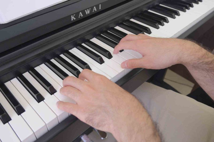 Otizmli Genç Piyanistin Hayali Dünyaca Ünlü Piyanist Olmak