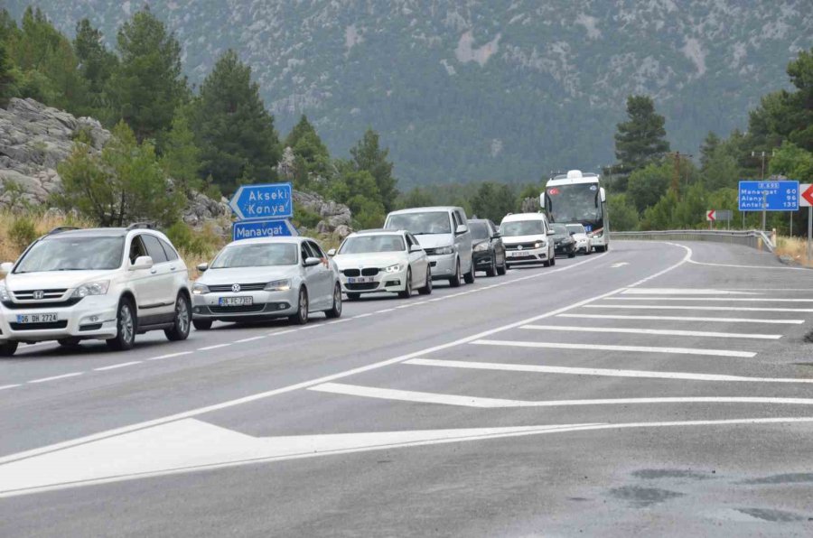 Tatilcilerin Dönüş Yolunda Trafik Yoğunluğu
