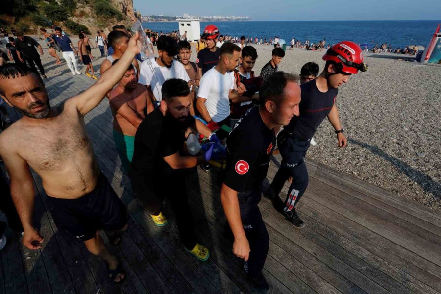Falezlerden Ölümüne Atlayış Denemesi Hastanede Bitti, 18 Yaşındaki Genç Ağır Yaralandı
