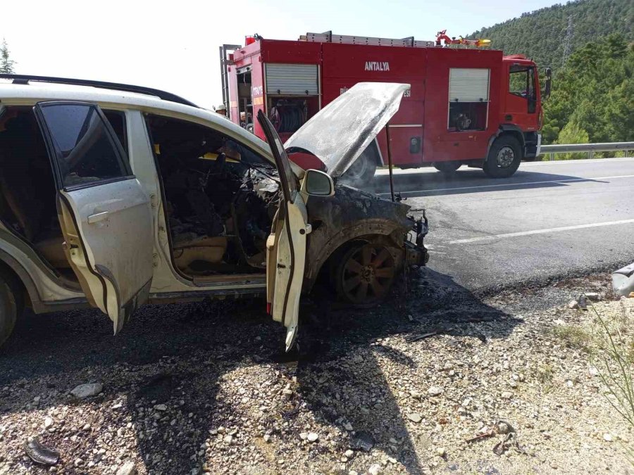 Antalya’da Seyir Halindeki Cip Alev Aldı