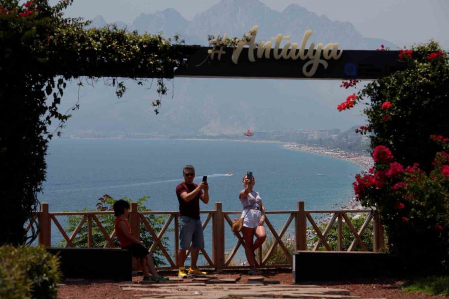 Antalya’da Bayramın Son Günü Sahiller Doldu