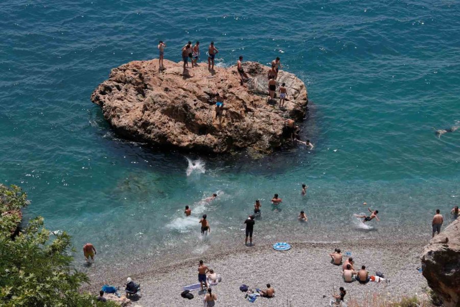Antalya’da Bayramın Son Günü Sahiller Doldu