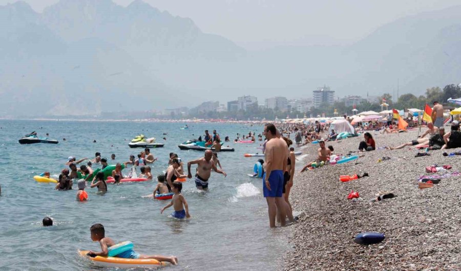 Antalya’da Bayramın Son Günü Sahiller Doldu