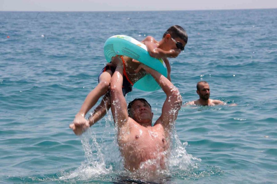 Antalya’da Bayramın Son Günü Sahiller Doldu