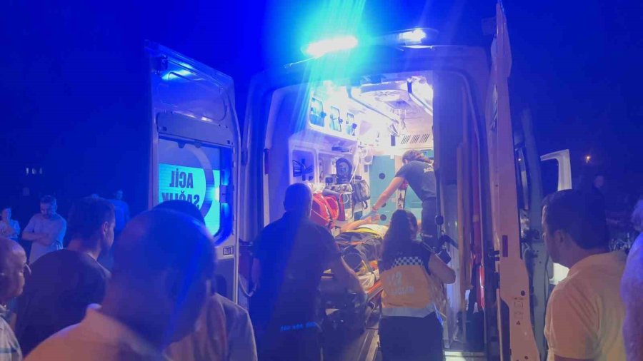 Kontrolden Çıkan Motosiklet Devrildi, Sürücü Ağır Yaralandı