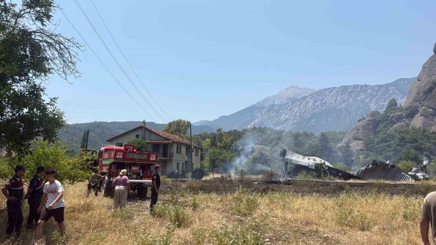 Kemer’de Çalılık Alanda Yangın