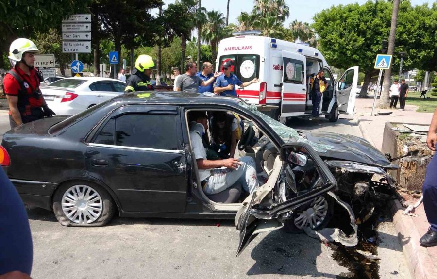 Otomobil Ve Motosikletler Çarpıştı: 1’i Ağır 3 Yaralı