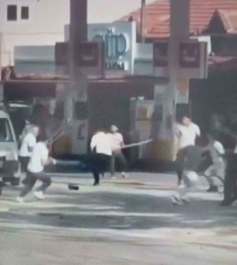 Taş Ve Sopalarla Saldırdılar: 3 Yaralı