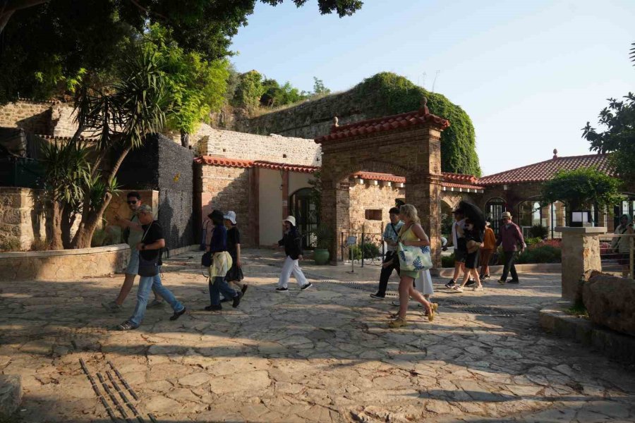 Mermerli Plajı Tadilat Nedeniyle Kapatıldı