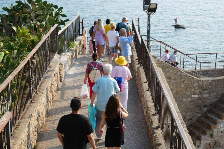 Mermerli Plajı Tadilat Nedeniyle Kapatıldı