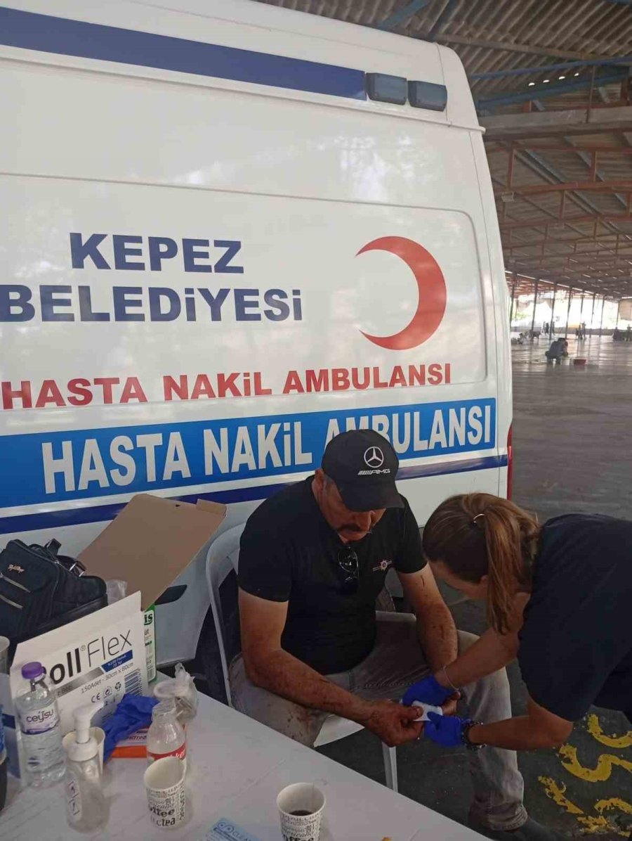 Kepez’de Bayram Mesaisi: 144 İhbar, 114 Acil Müdahale