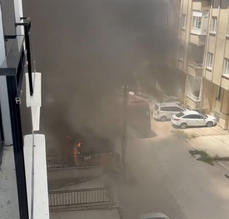 İnşaatın Bekçi Kulübesi Alev Alev Yandı