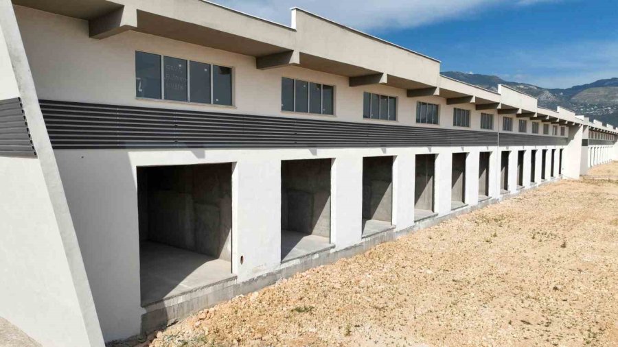 Kınık Toptancı Hal Kompleksi Tamamlanıyor