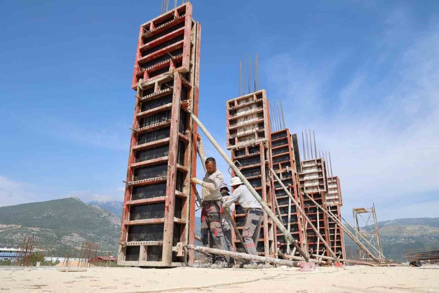 Kınık Toptancı Hal Kompleksi Tamamlanıyor