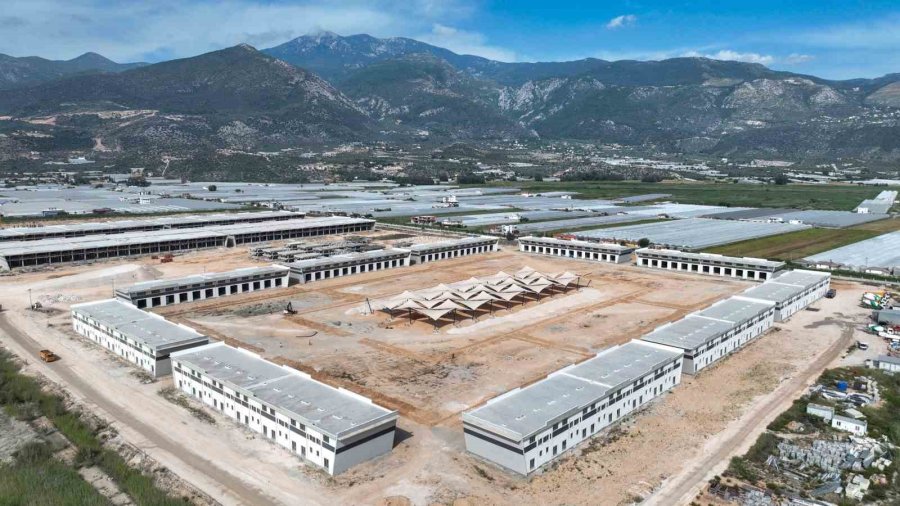 Kınık Toptancı Hal Kompleksi Tamamlanıyor