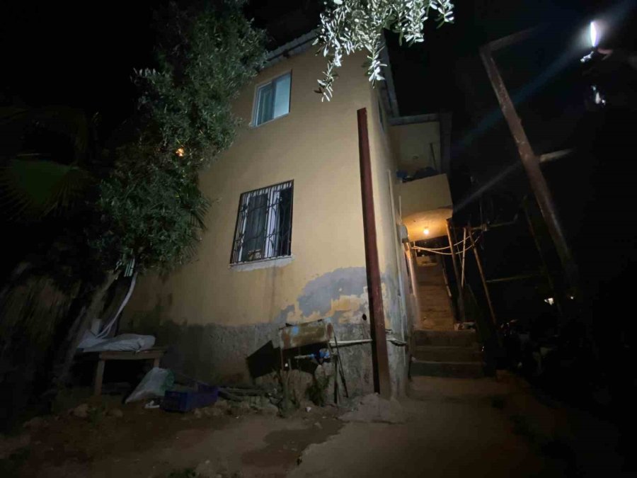 Antalya’da Yorgun Merminin İsabet Ettiği Suriyeli Genç Hayatını Kaybetti