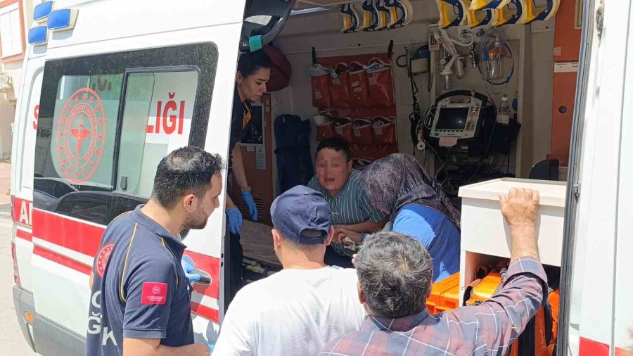 Kaza Sonrası Ambulansa Binmemek İçin Çırpındı, Sebebi İğne Korkusu Çıktı