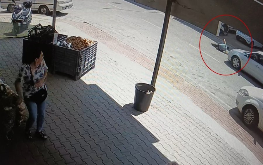 Kaza Sonrası Ambulansa Binmemek İçin Çırpındı, Sebebi İğne Korkusu Çıktı