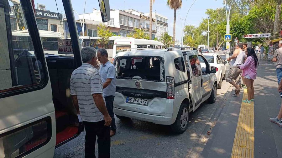Antalya’da Zincirleme Kaza: 2.4 Promil Alkollü Sürücünün Ehliyetine El Konuldu