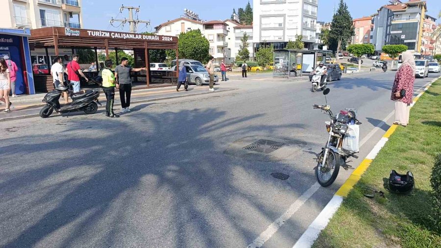 Manavgat’ta Motosiklet Kazası: 1 Yaralı