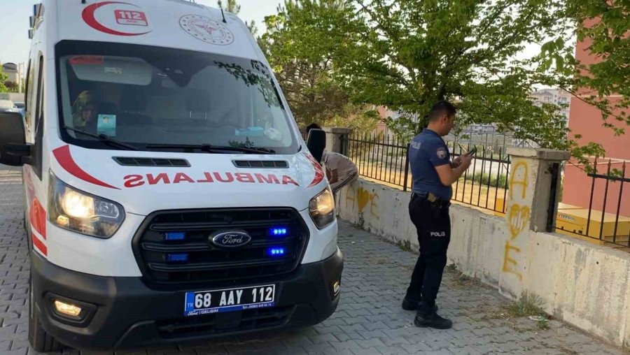 13 Yaşındaki Çocuk, Koluna Saplanan Demirle Hastaneye Kaldırıldı
